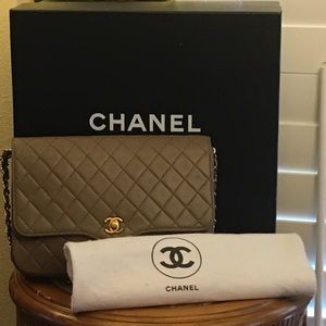 Preowned original Chanel purse
